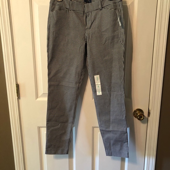 Old Navy Pants - NWT Old Navy Pixie Ankle Pants 6